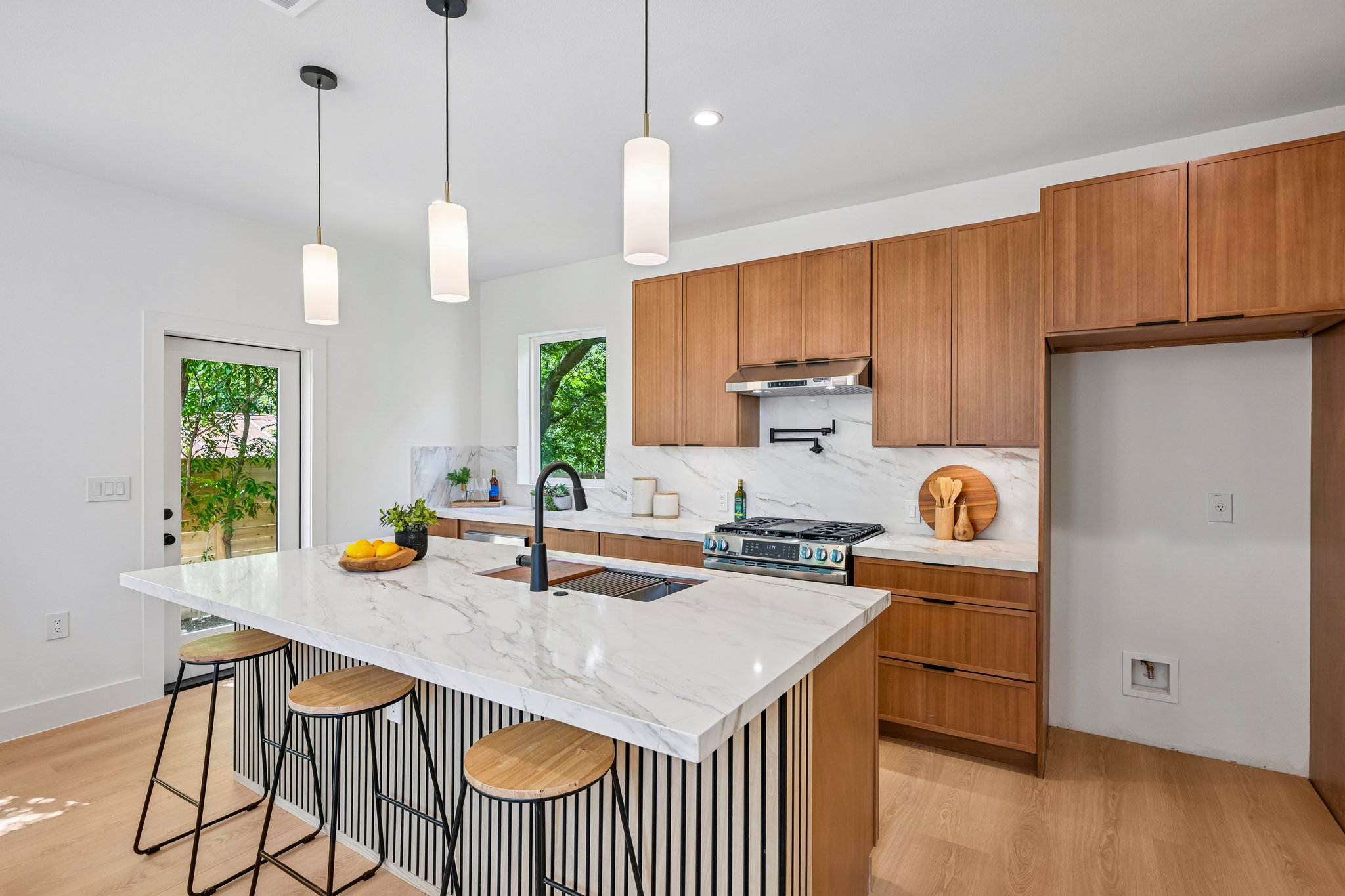 513 W Odell St UNIT B-S2406-013.jpg