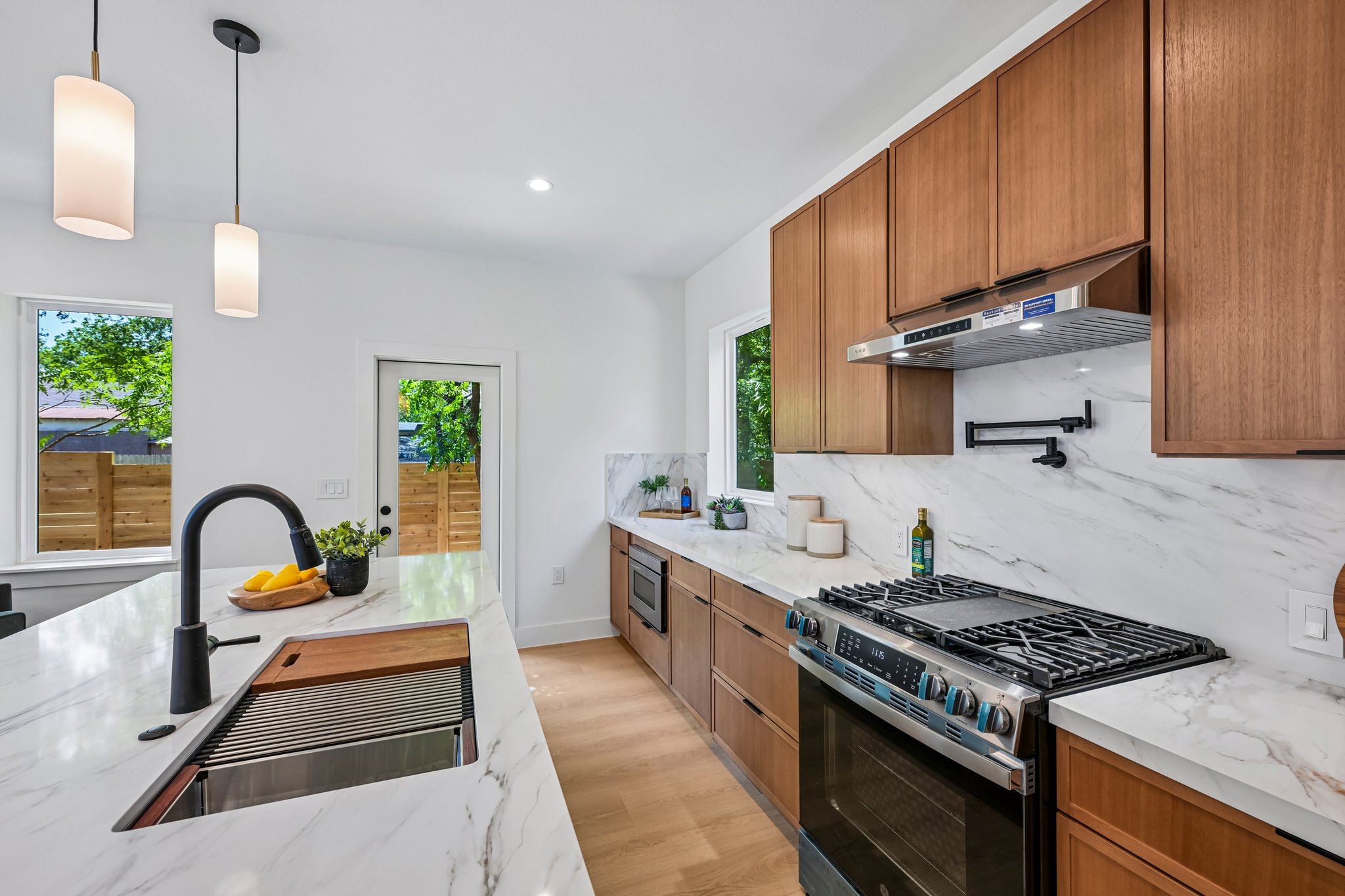 513 W Odell St UNIT B-S2406-015.jpg