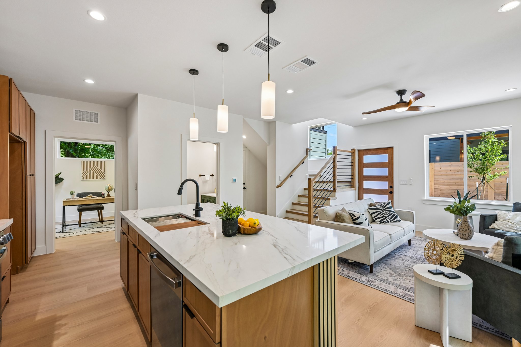 513 W Odell St UNIT B-S2406-016.jpg