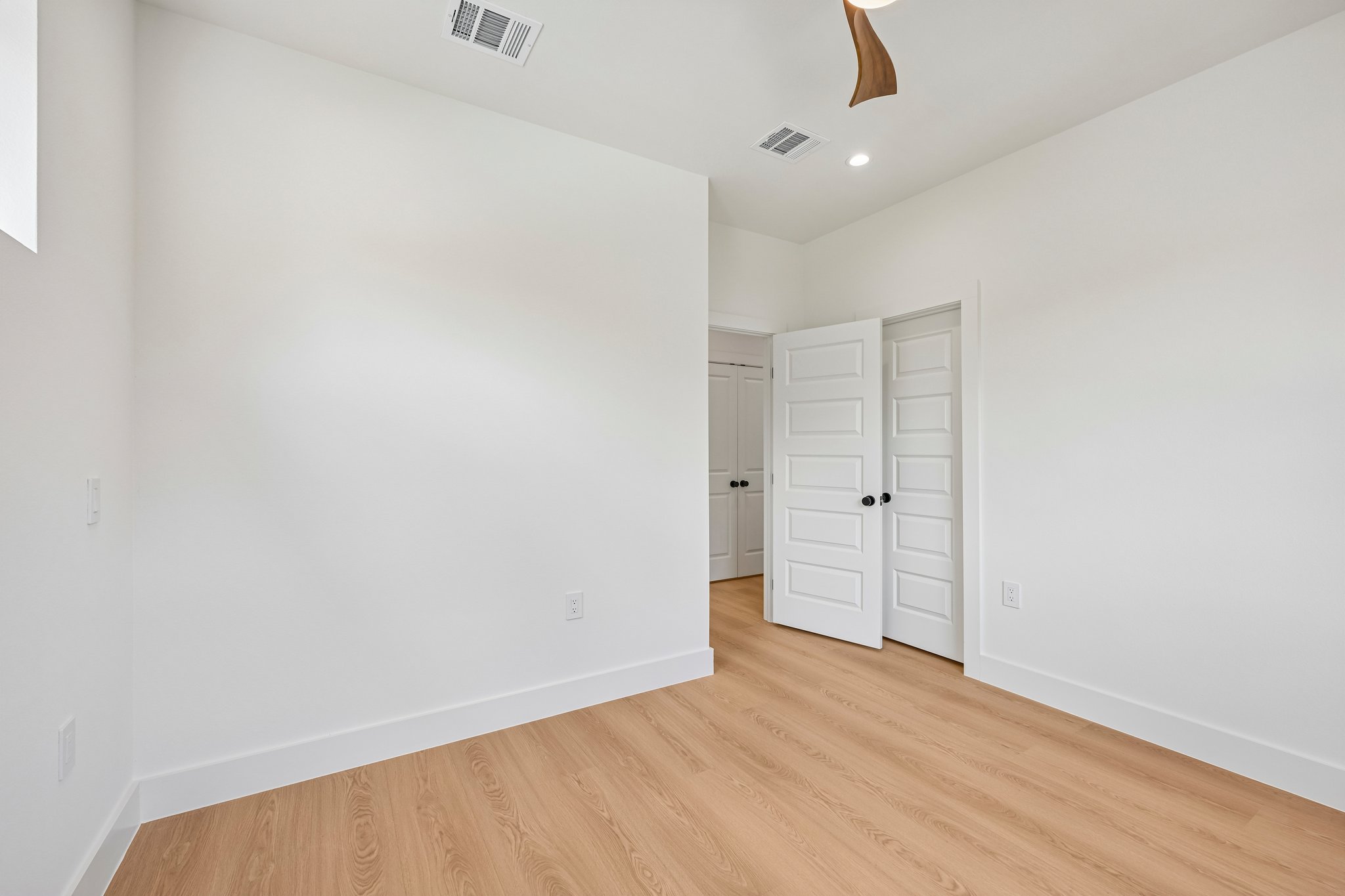 513 W Odell St UNIT B-S2406-031.jpg