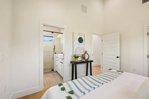 513 W Odell St UNIT B-S2406-022.jpg