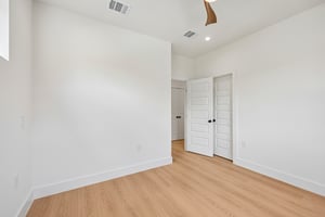 513 W Odell St UNIT B-S2406-031.jpg