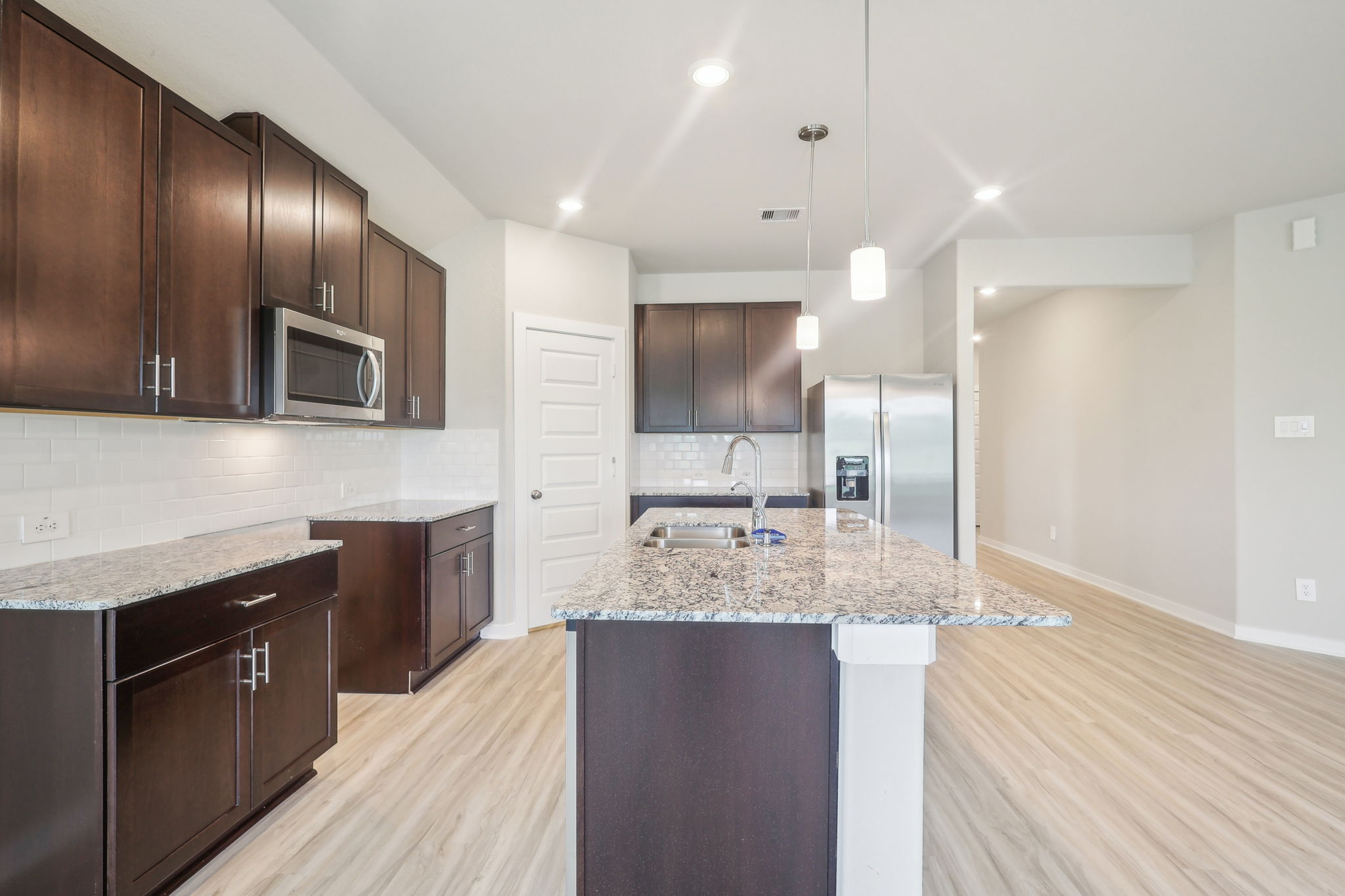 Houston - Massey Oaks - 5135 Magnolia Spgs Dr, Pearland, TX 77584 - 012