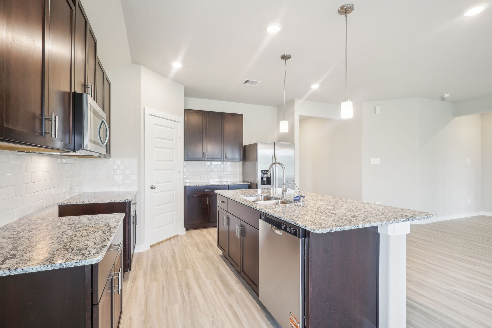 Houston - Massey Oaks - 5135 Magnolia Spgs Dr, Pearland, TX 77584 - 013