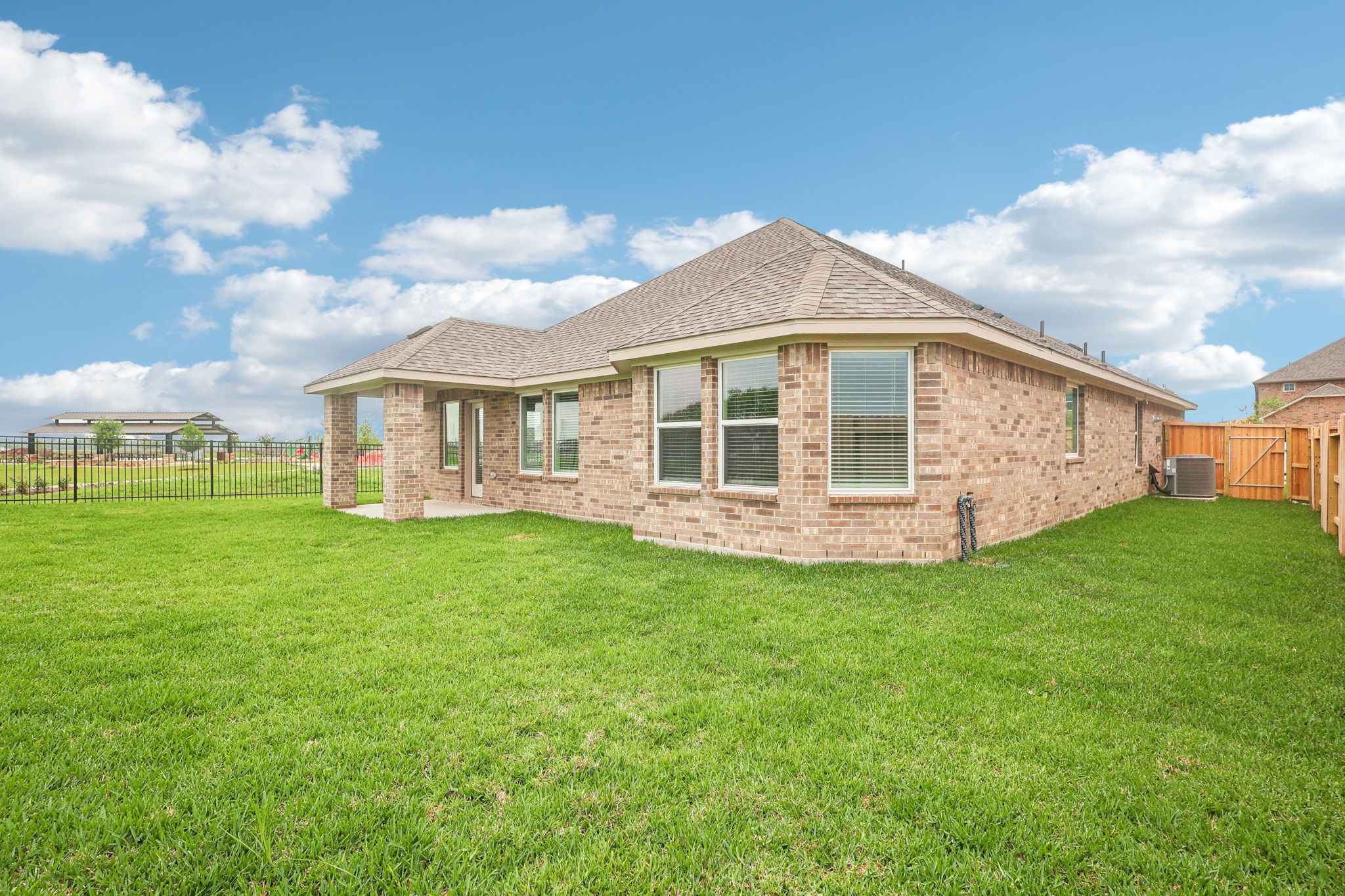 Houston - Massey Oaks - 5135 Magnolia Spgs Dr, Pearland, TX 77584 - 039