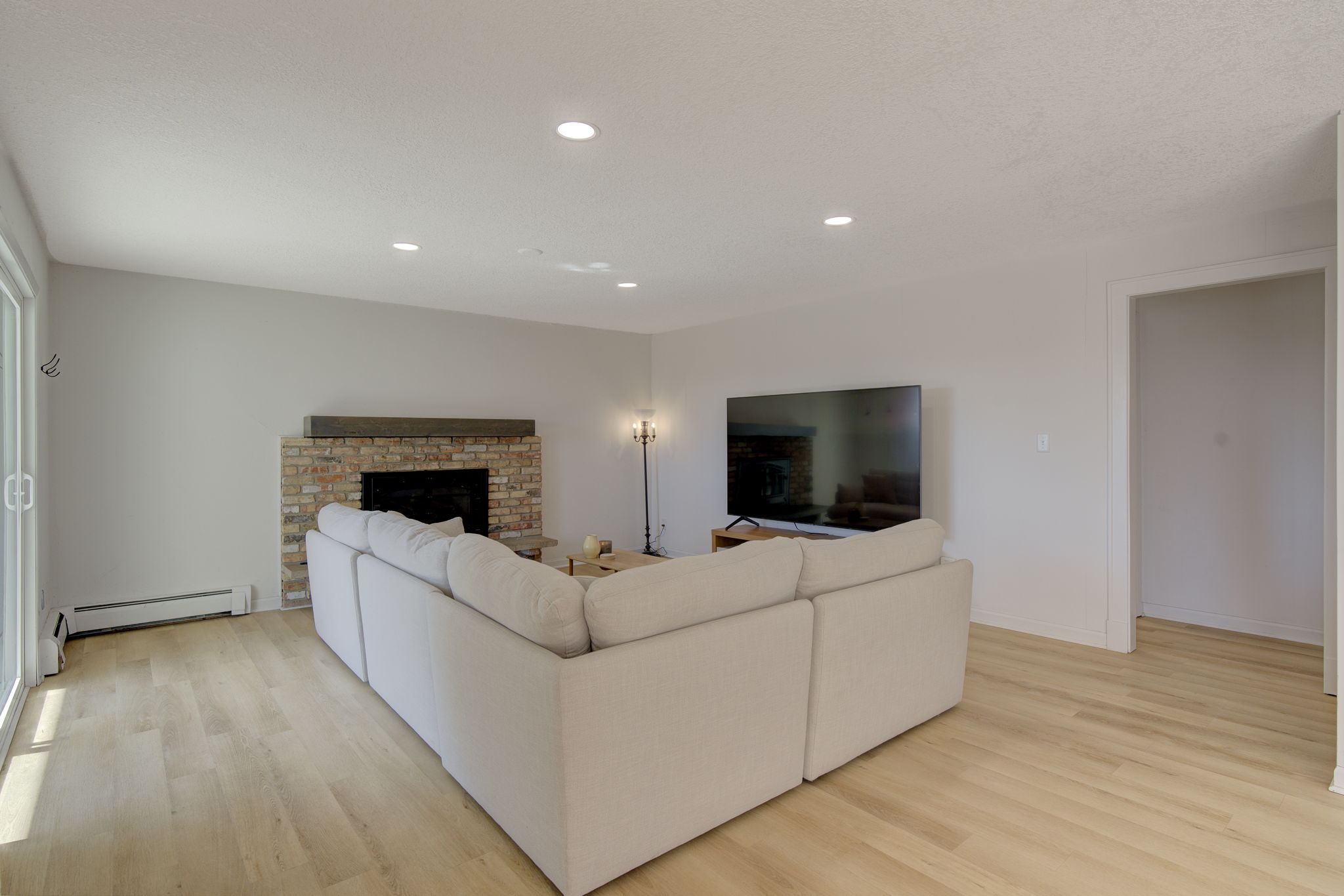  Photo 31