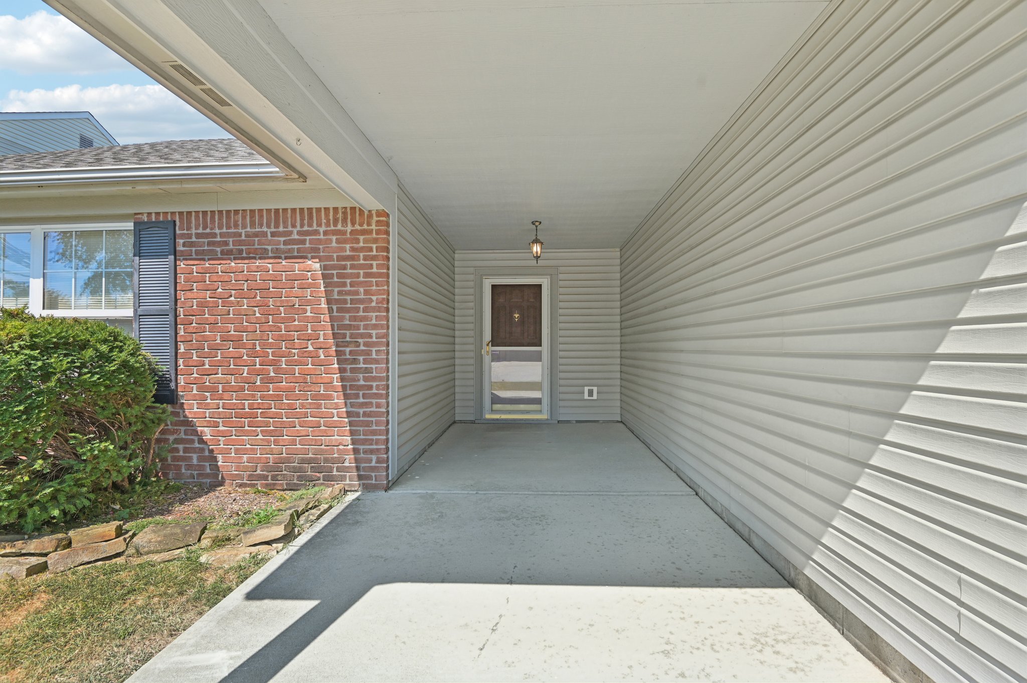 E Pine Ridge Dr-S1209-005.jpg