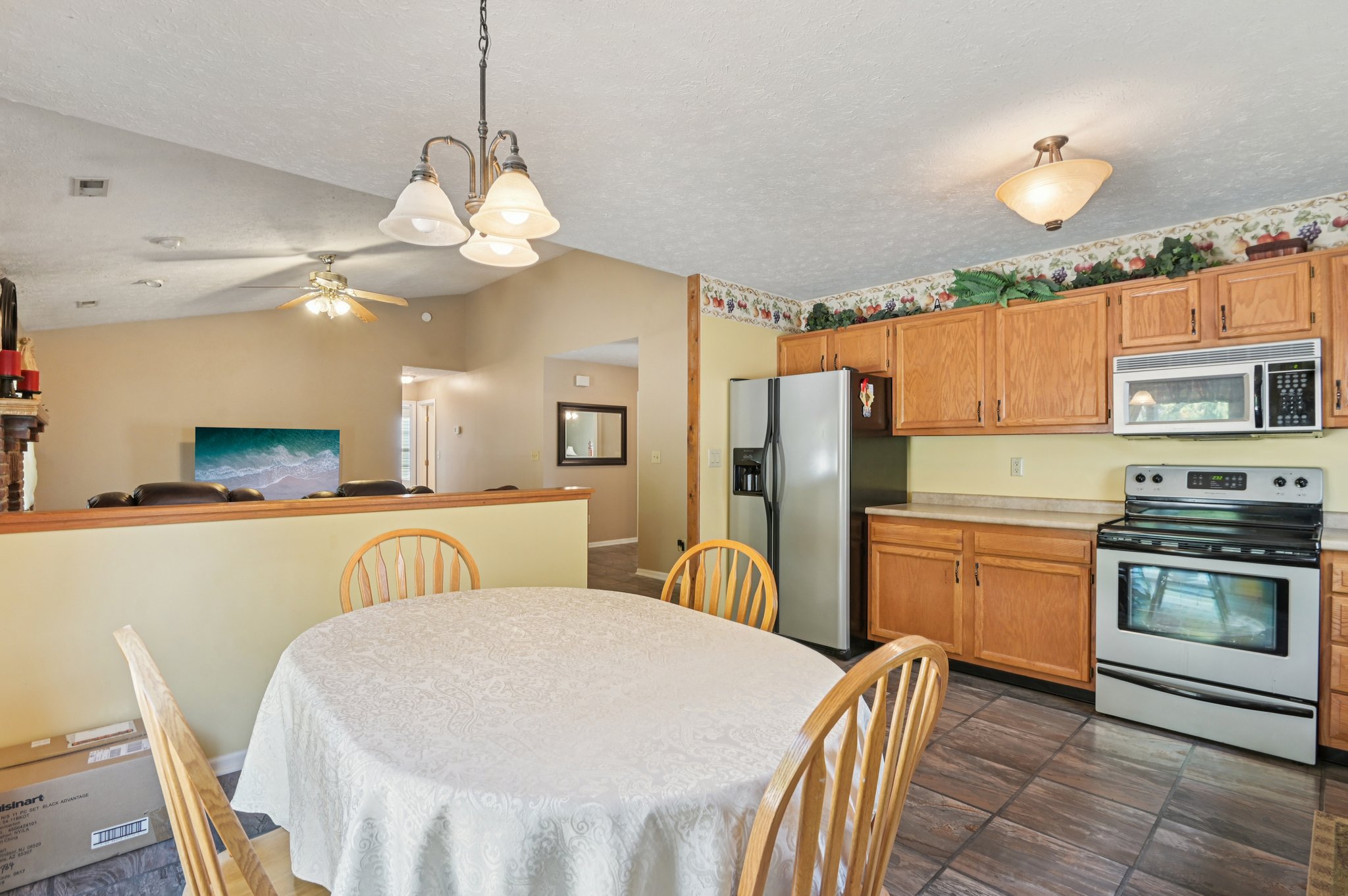 E Pine Ridge Dr-S1209-015.jpg