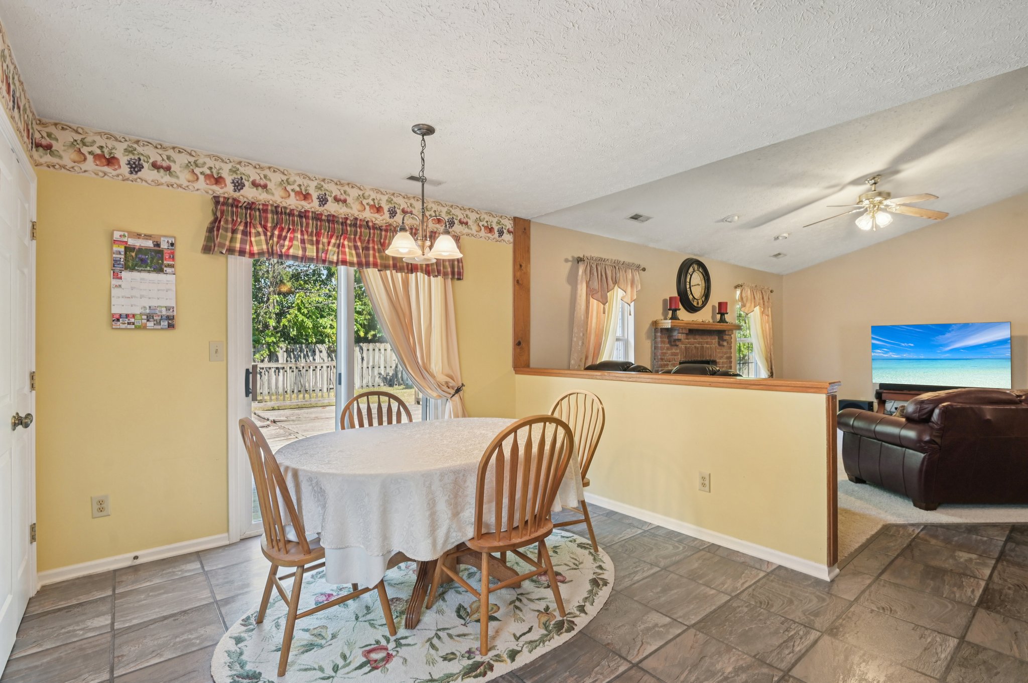 E Pine Ridge Dr-S1209-016.jpg