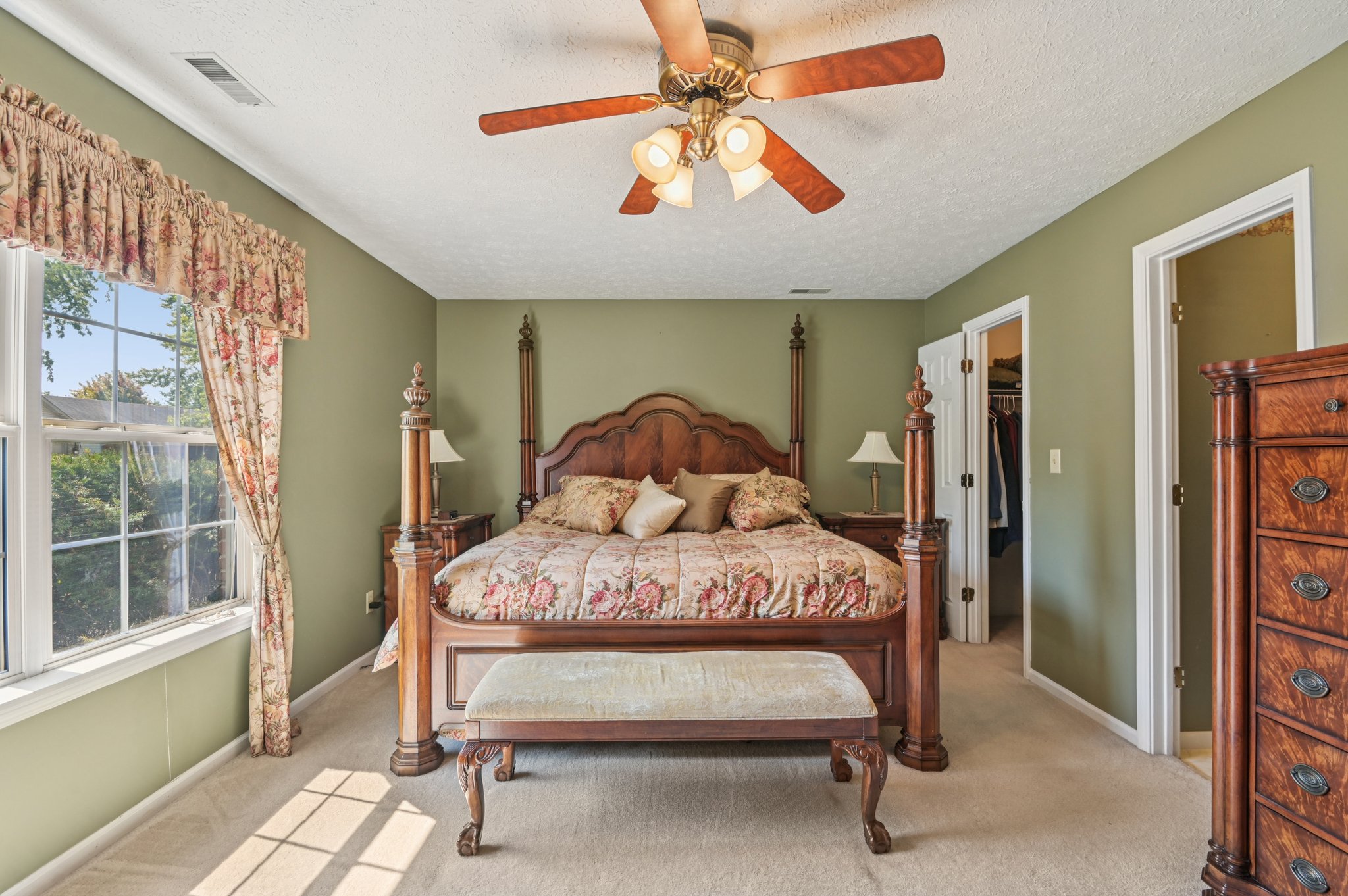 E Pine Ridge Dr-S1209-021.jpg