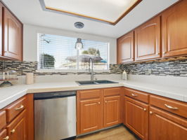Kitchen w/newer Samsung Stainless Appliances