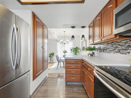 Kitchen w/newer Samsung Stainless Appliances