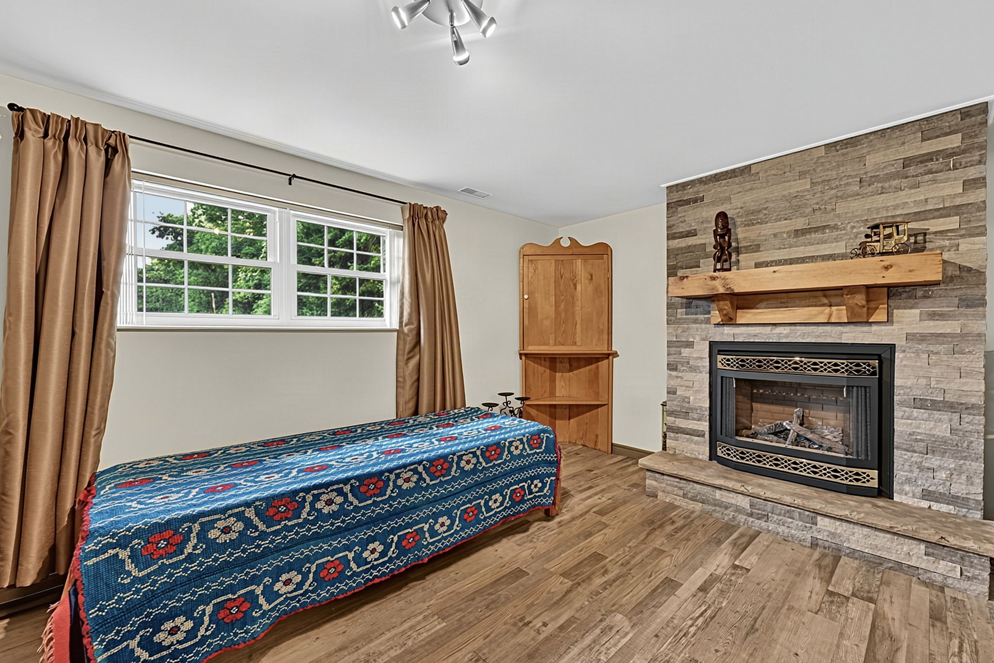  Photo 41