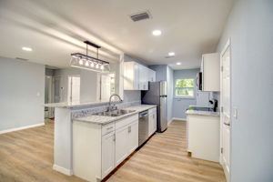 Gorgeous, Fully-Remodeled Kitchen