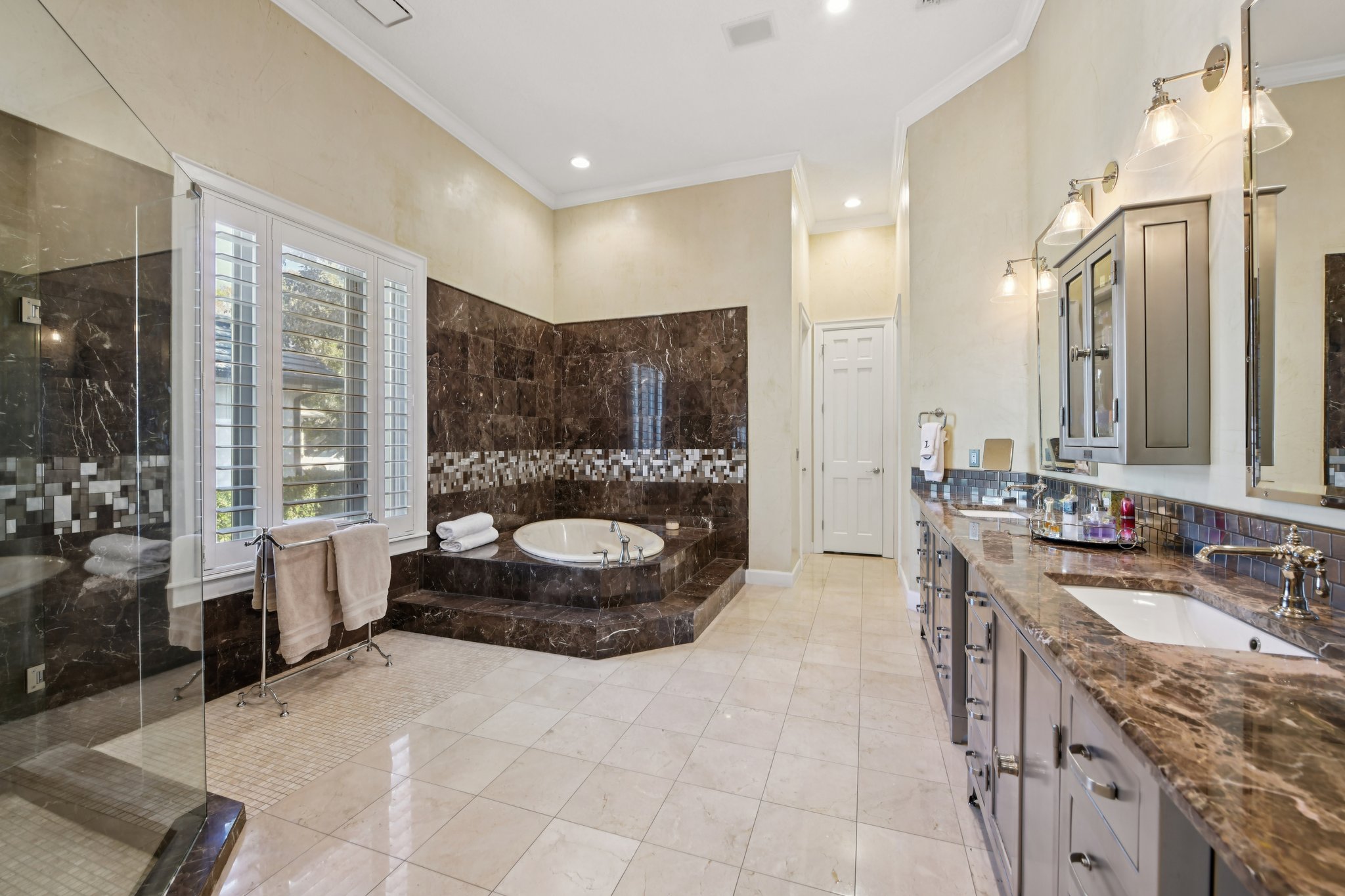 Latrobe Dr-L1102-028.jpg