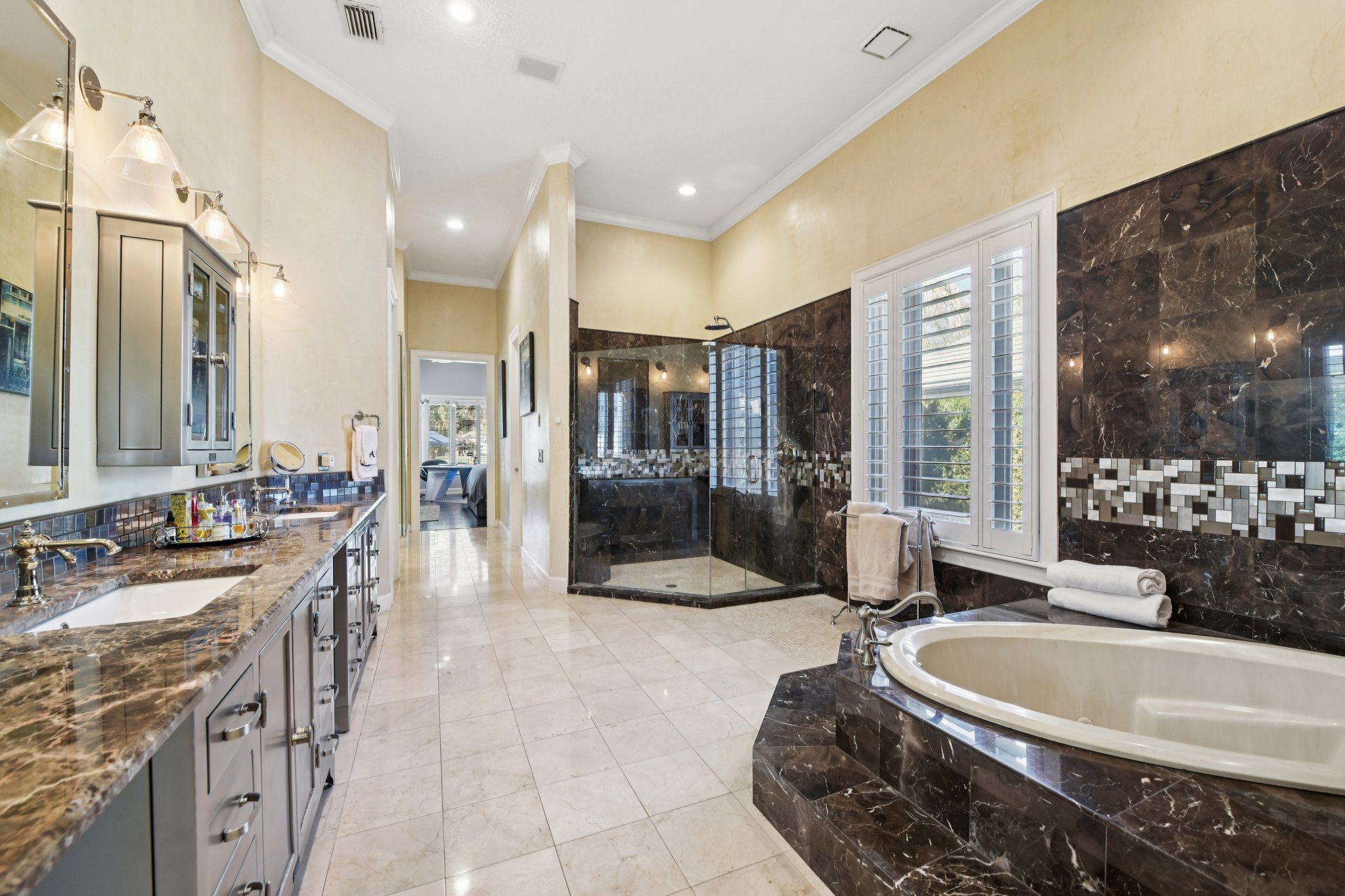 Latrobe Dr-L1102-030.jpg