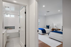 5146 N Maywood Avenue-75