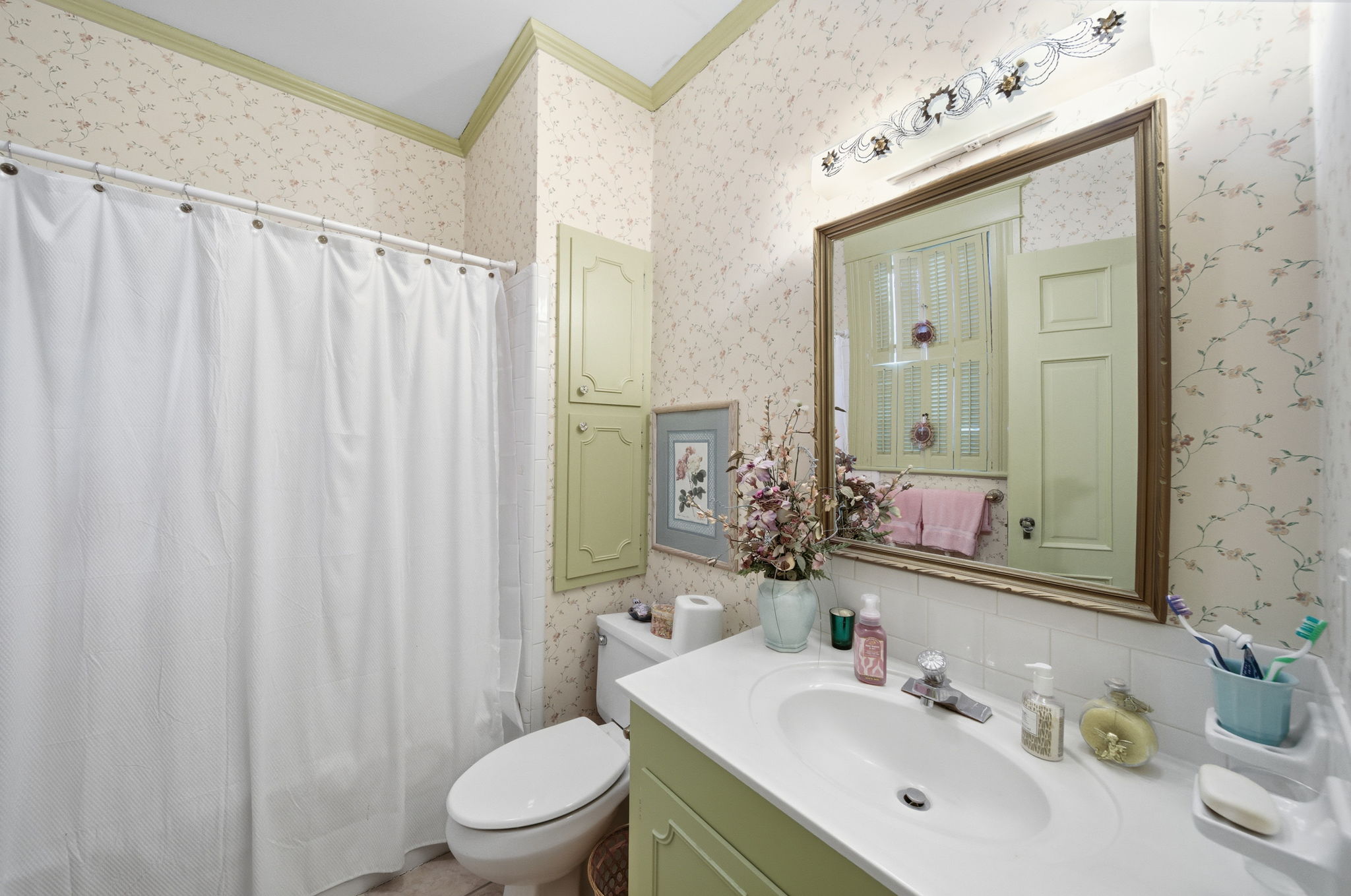 Downstairs Full Bath