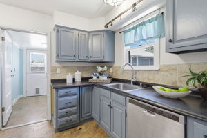 014_F8_515 Coe Ave