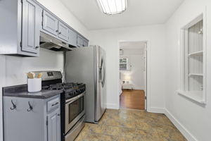015_F8_515 Coe Ave