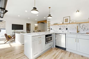 515 N Noble St 306_010