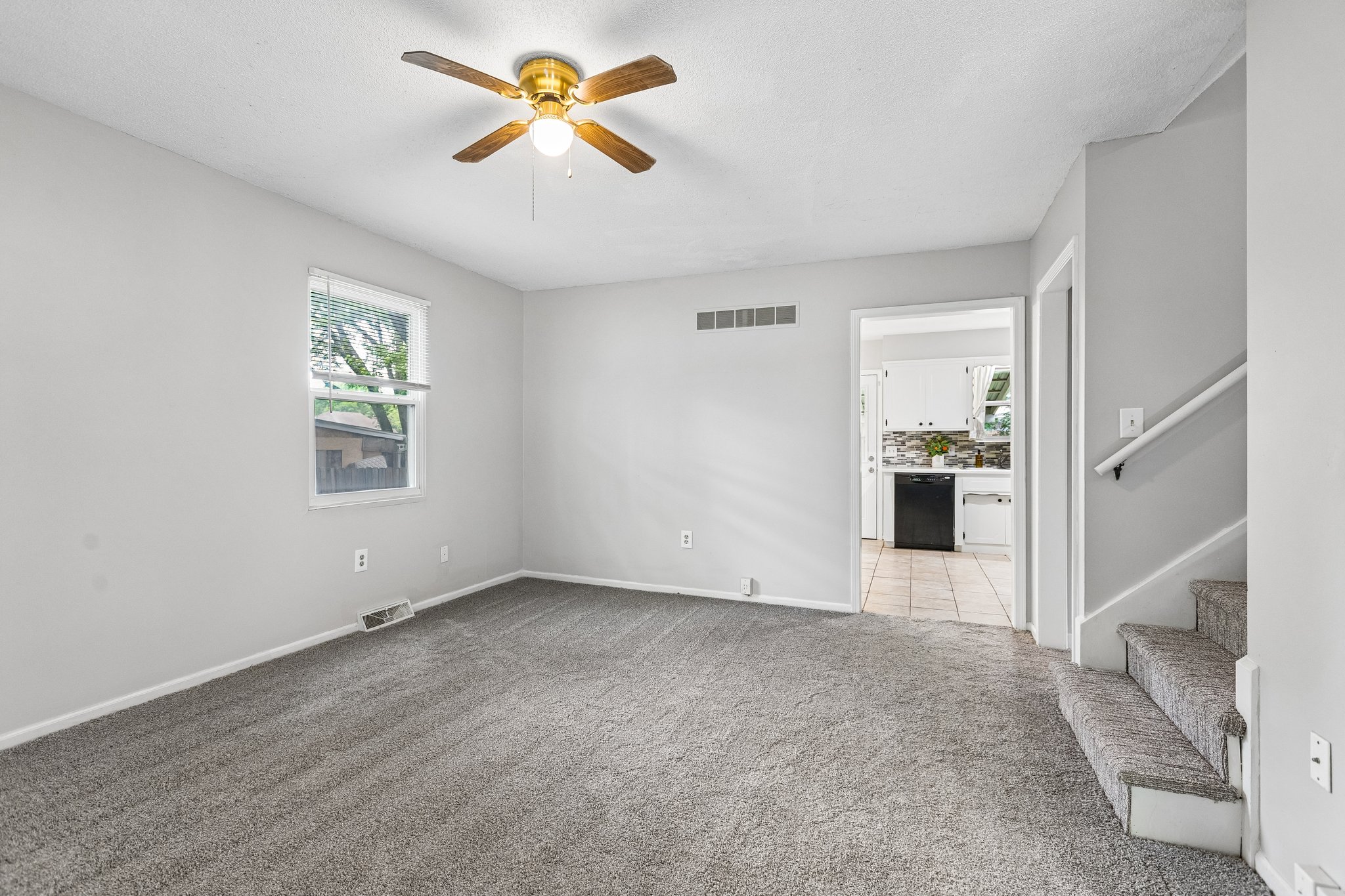 8984 - 515 S Cardinal Dr_007.jpg