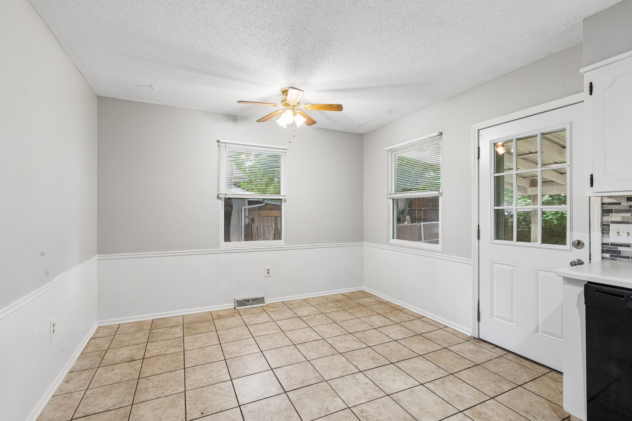 8984 - 515 S Cardinal Dr_013.jpg