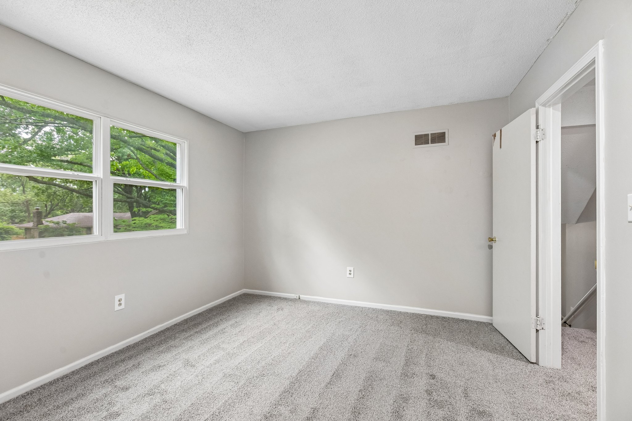 8984 - 515 S Cardinal Dr_015.jpg