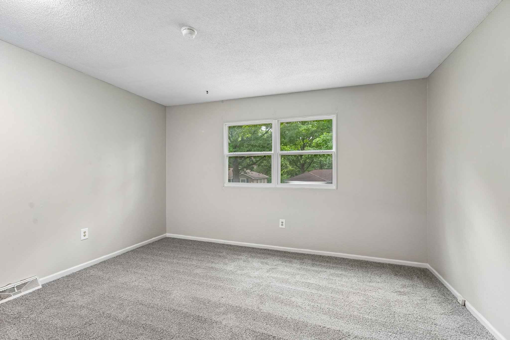 8984 - 515 S Cardinal Dr_016.jpg