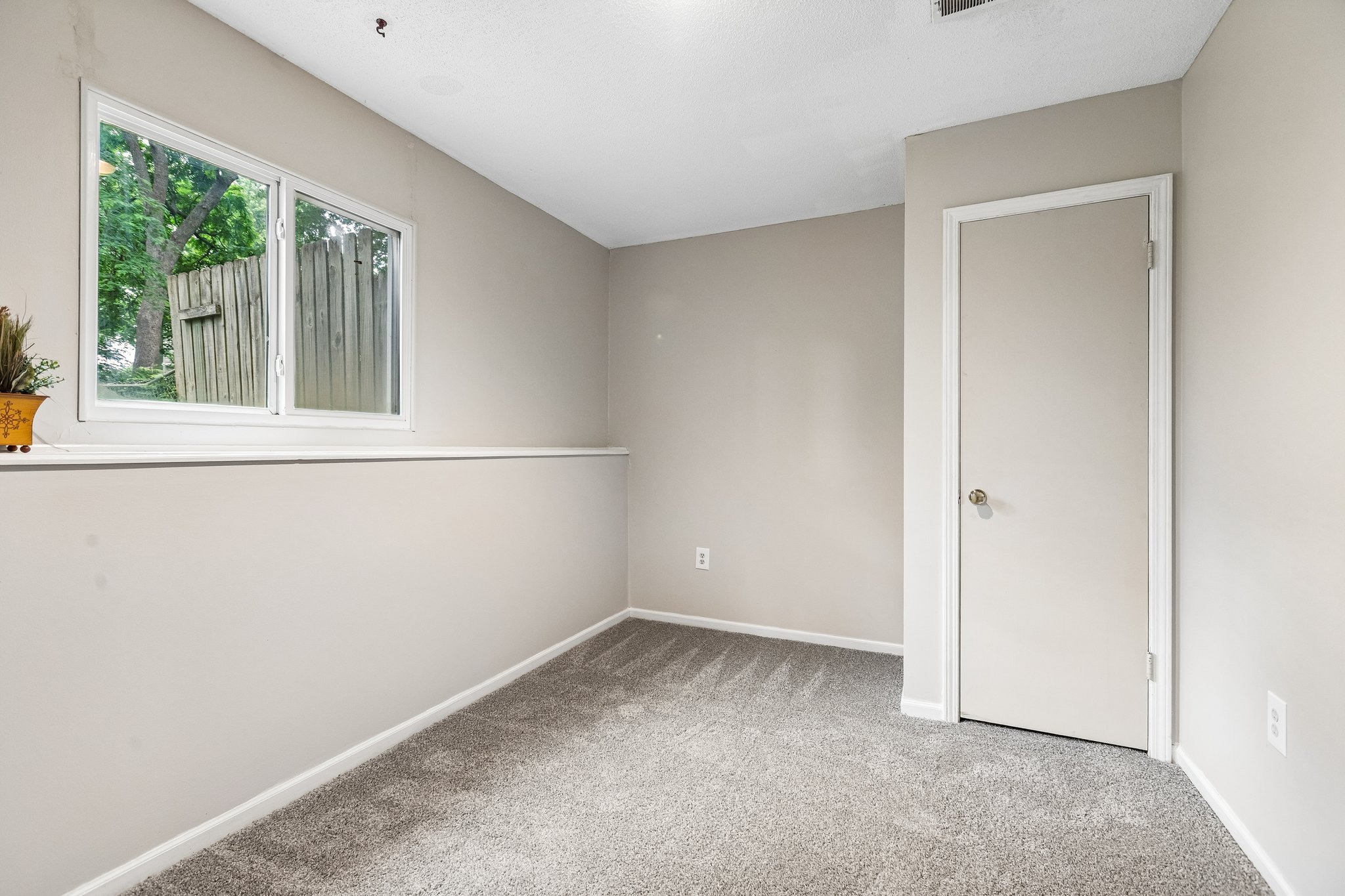 8984 - 515 S Cardinal Dr_022.jpg