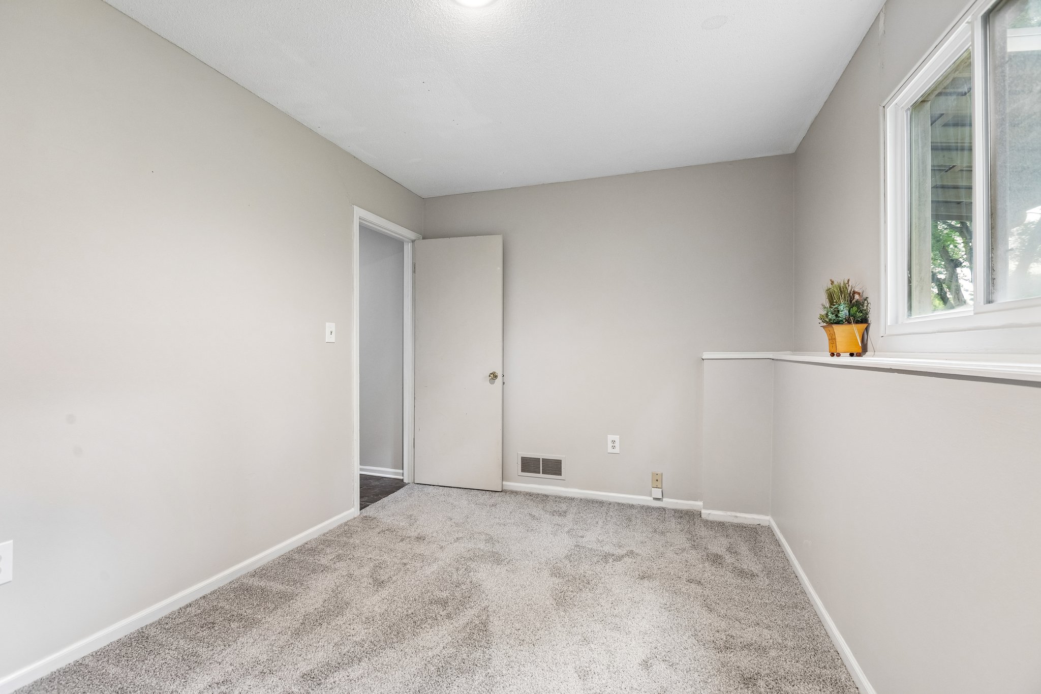 8984 - 515 S Cardinal Dr_023.jpg