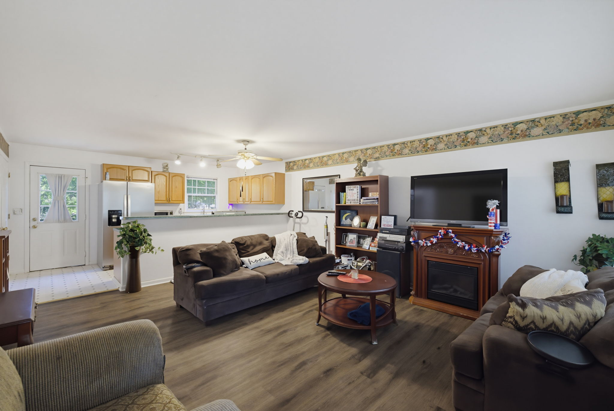 515 W Decatur St-7