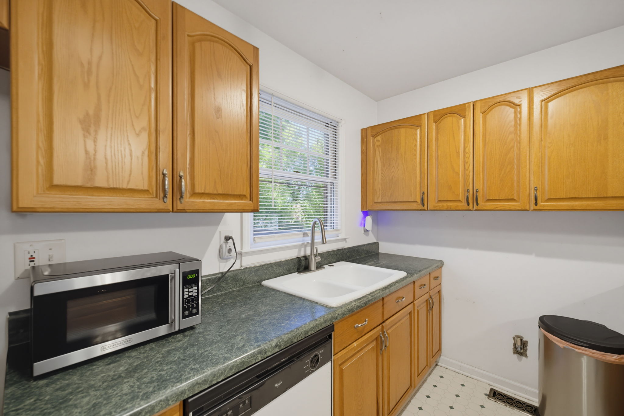 515 W Decatur St-14