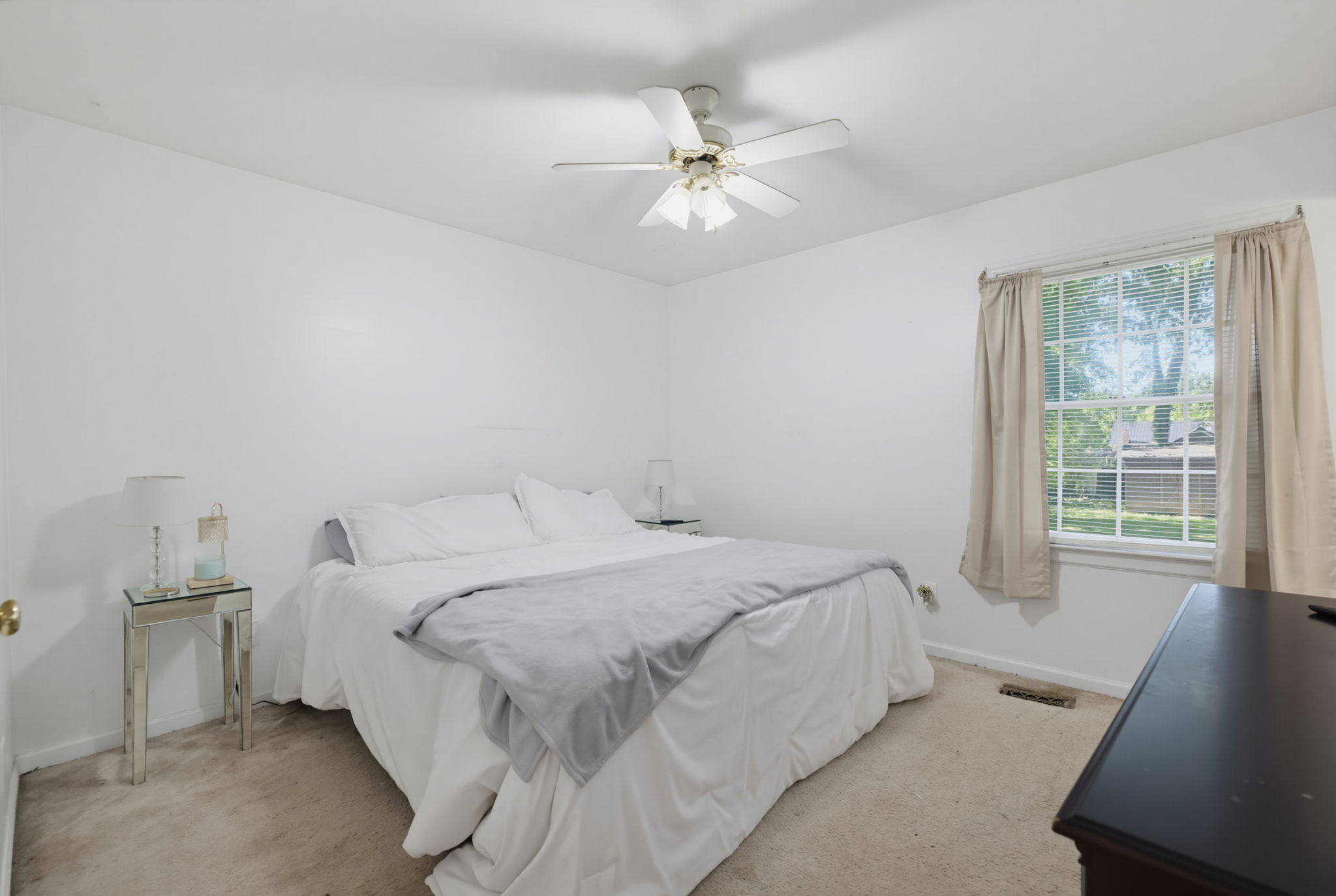 515 W Decatur St-16
