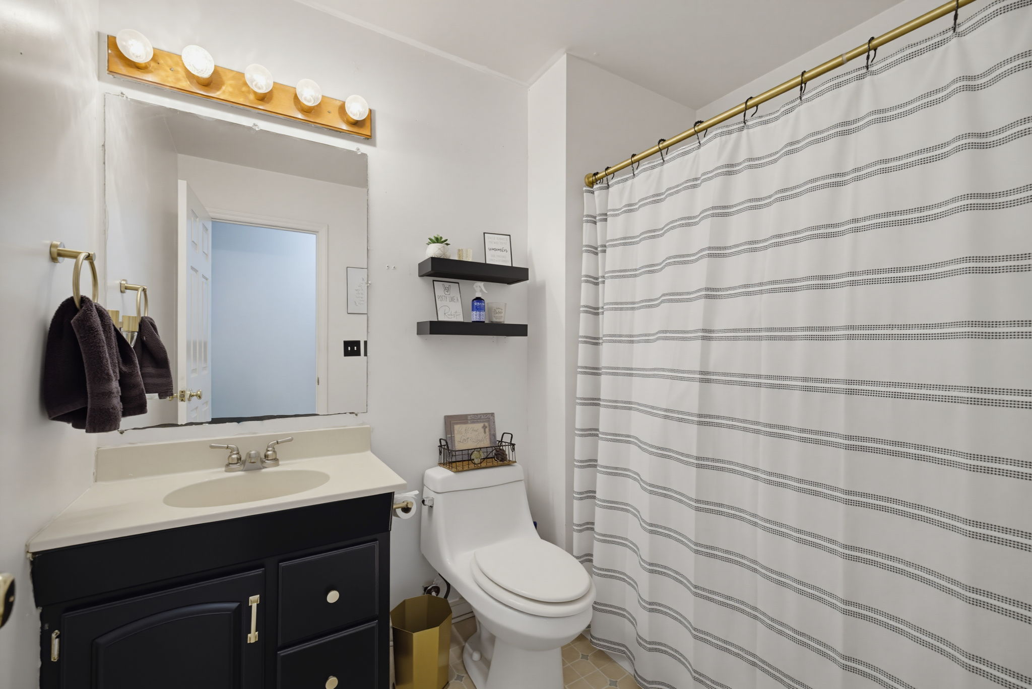 515 W Decatur St-21
