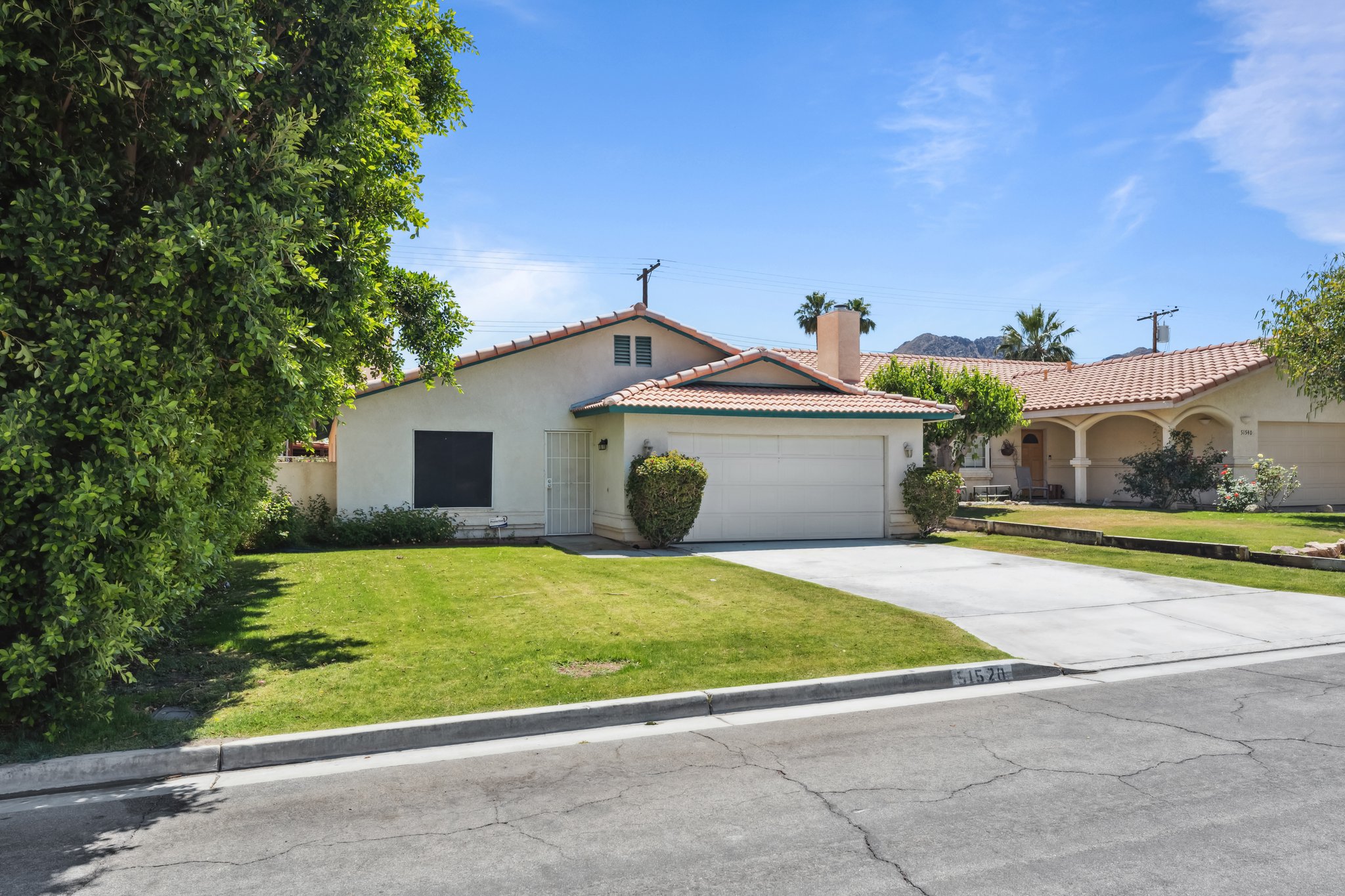 https://cdn.aryeo.com/listings/51520-avenida-obregon-la-quinta-92253-15812951/resized/thumbnail/thumbnail-019684f3-a4a1-7094-b8d0-d4e56f5cc021.jpg