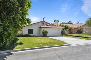 https://cdn.aryeo.com/listings/51520-avenida-obregon-la-quinta-92253-15812951/resized/thumbnail/thumbnail-019684f3-a4a1-7094-b8d0-d4e56f5cc021.jpg