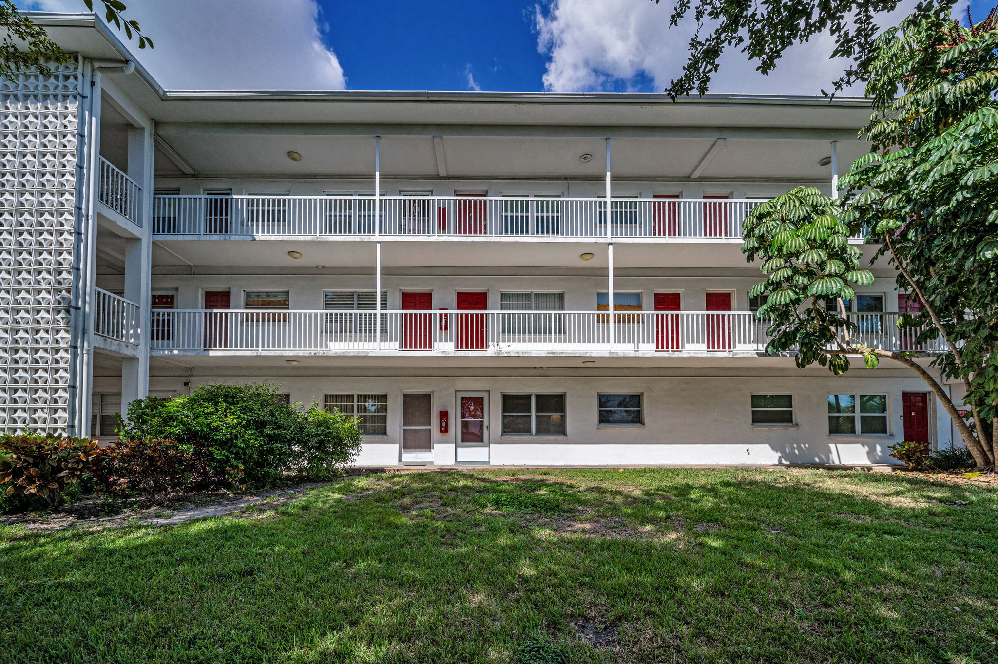 Front Exterior3
