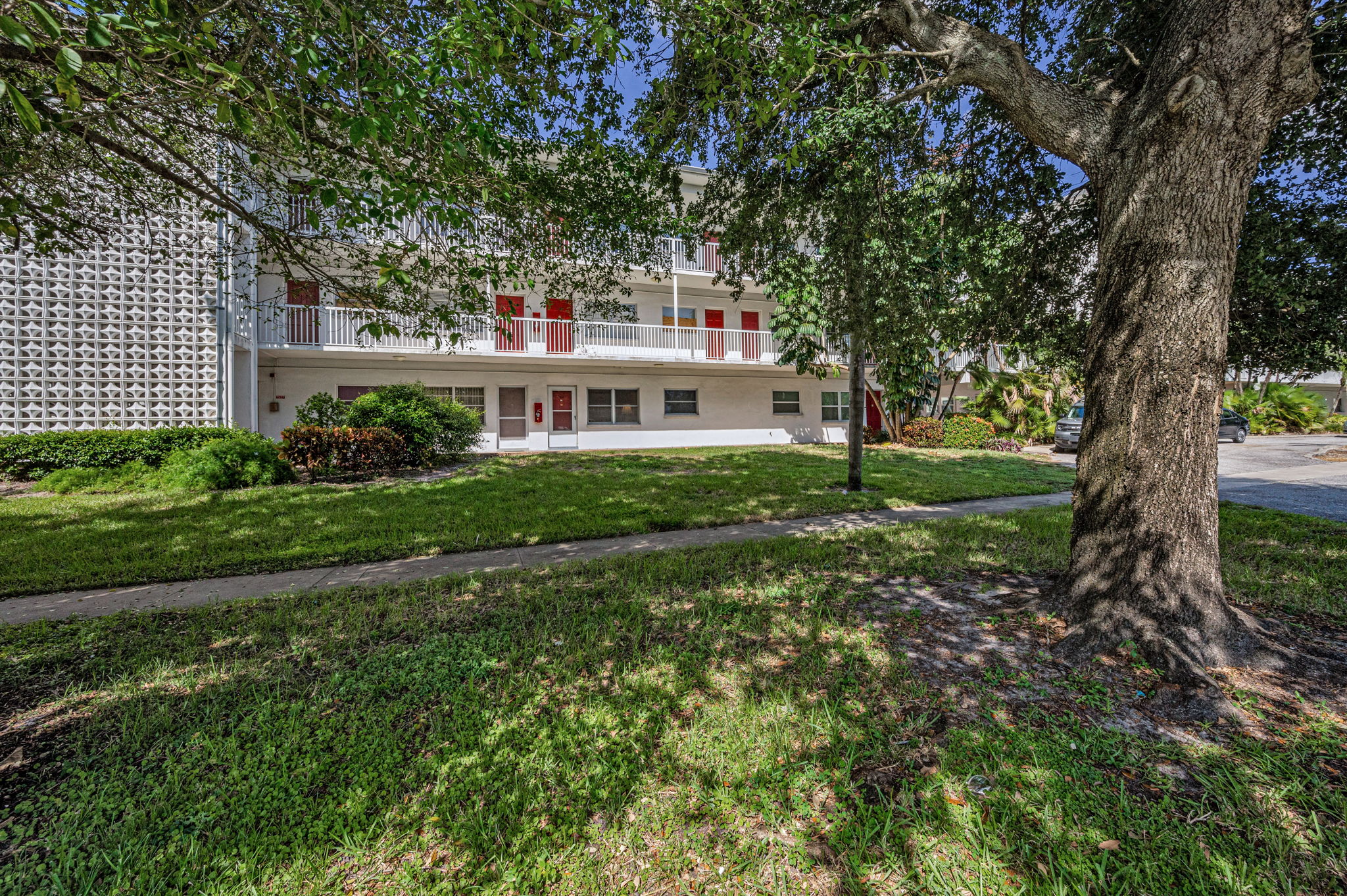 Front Exterior4
