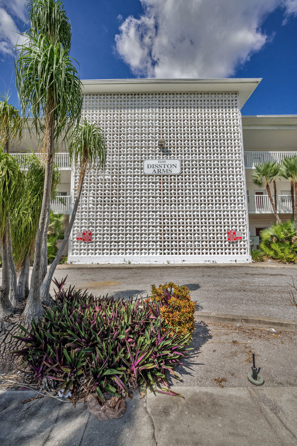 Front Exterior9