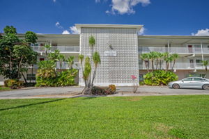 Front Exterior8