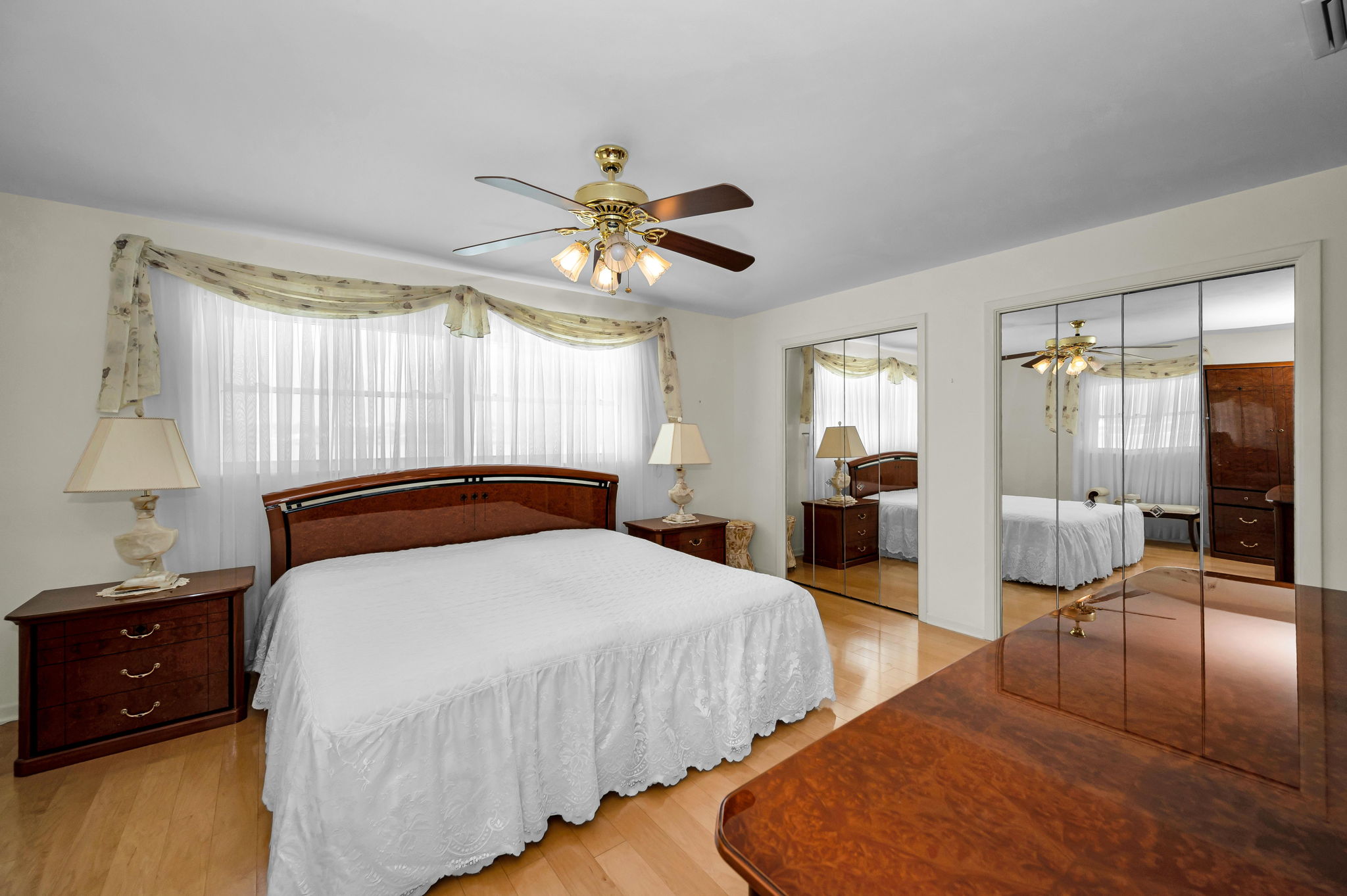 Primary Bedroom1b