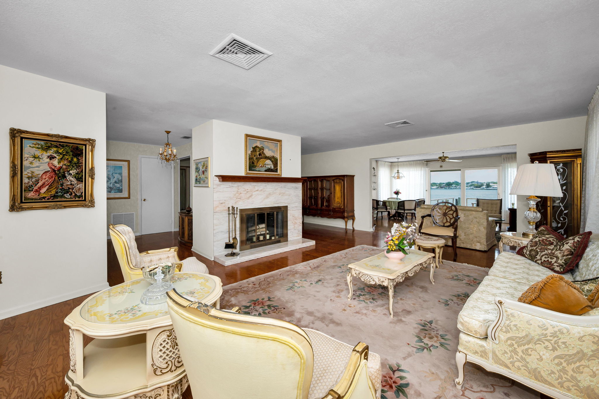 Living Room4