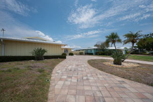 Front Exterior4