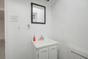  Photo 34