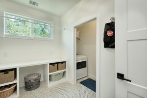 Bonus Room/Laundry