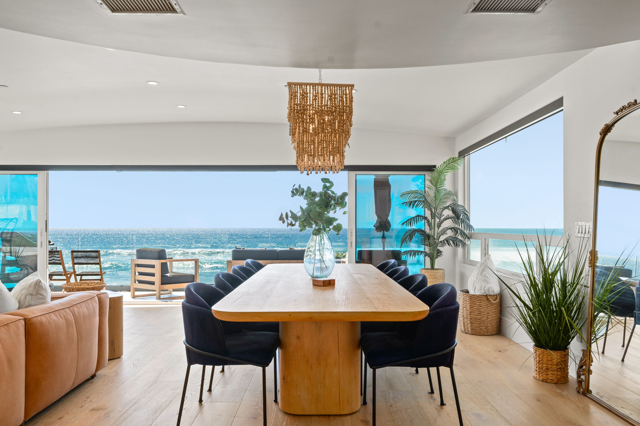 PENTHOUSE DINING ROOM