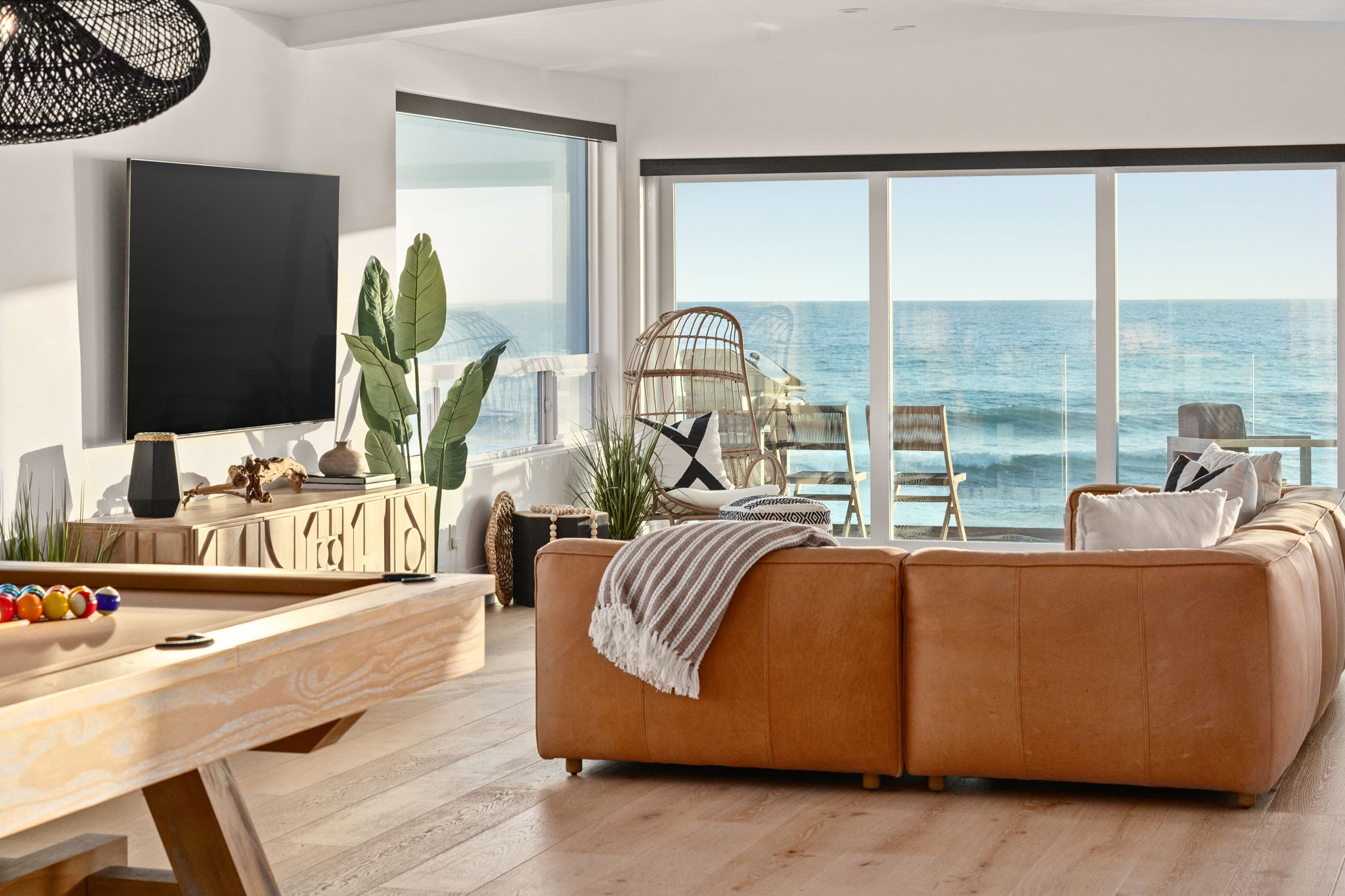 PENTHOUSE LIVING ROOM