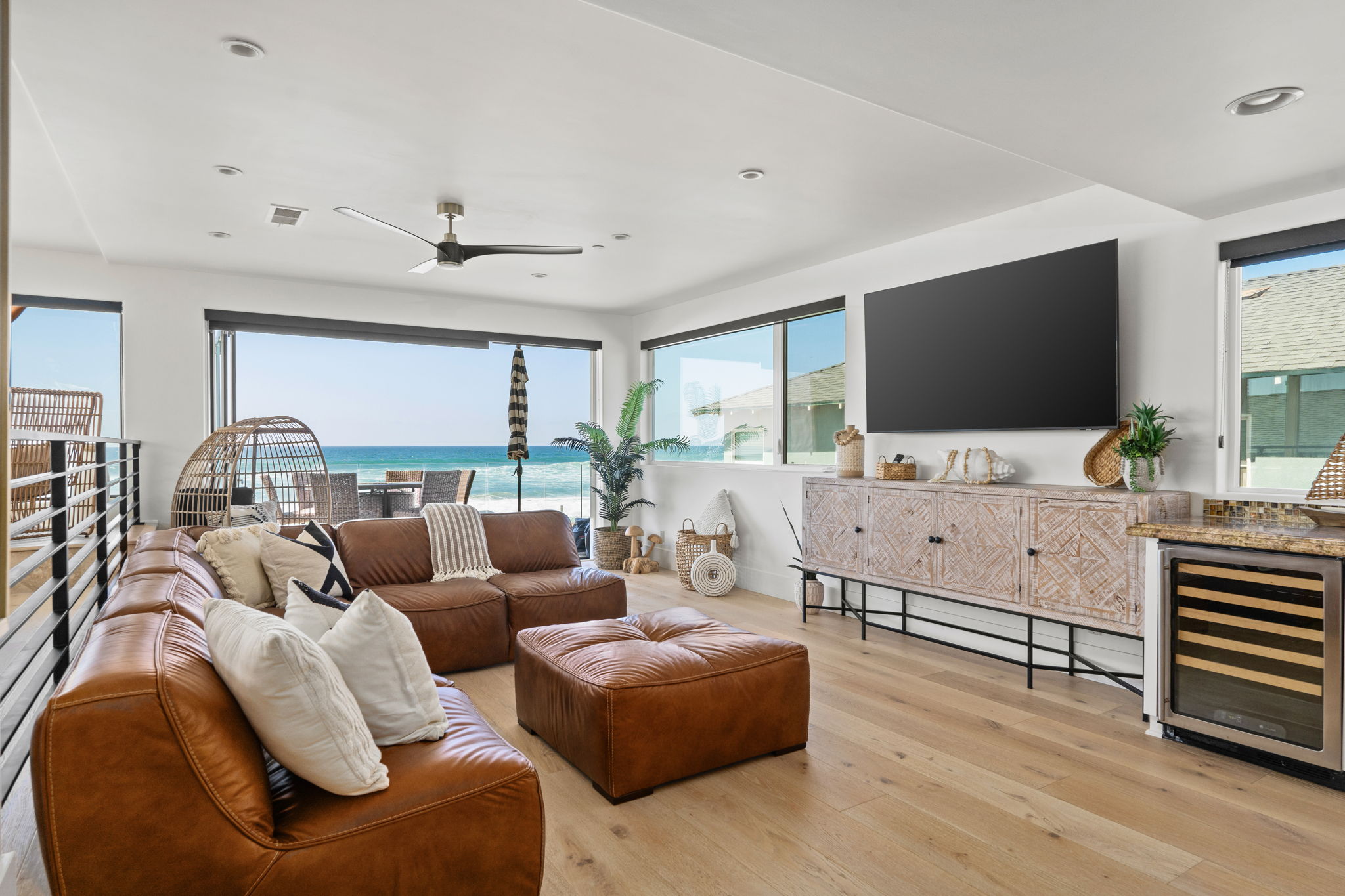 LOWWER UNIT LIVING ROOM