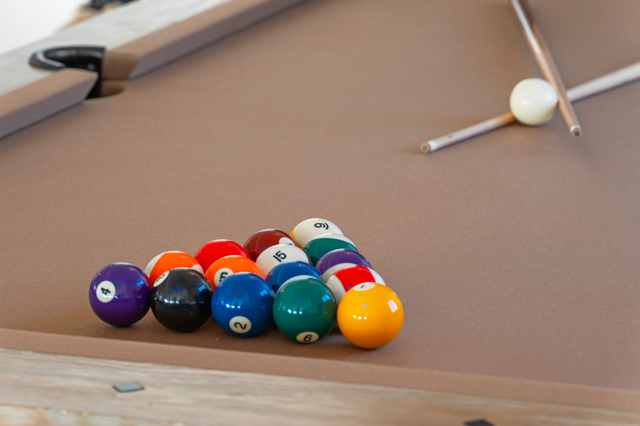 LOWER UNIT POOL TABLE